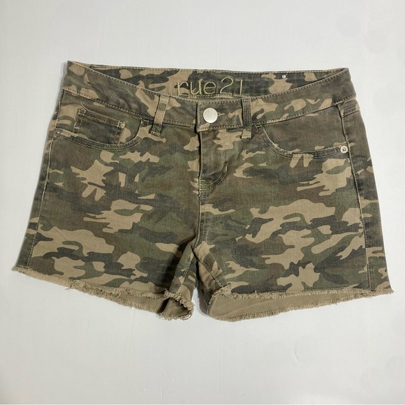 Rue21 Pants - RUE 21 Camo Cut-Off Frayed Hem Women’s Shorts Size 5/6